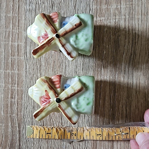 Antique Vintage Windmill Salt and Pepper Shaker Set Made in Japan - Picture 8 of 8